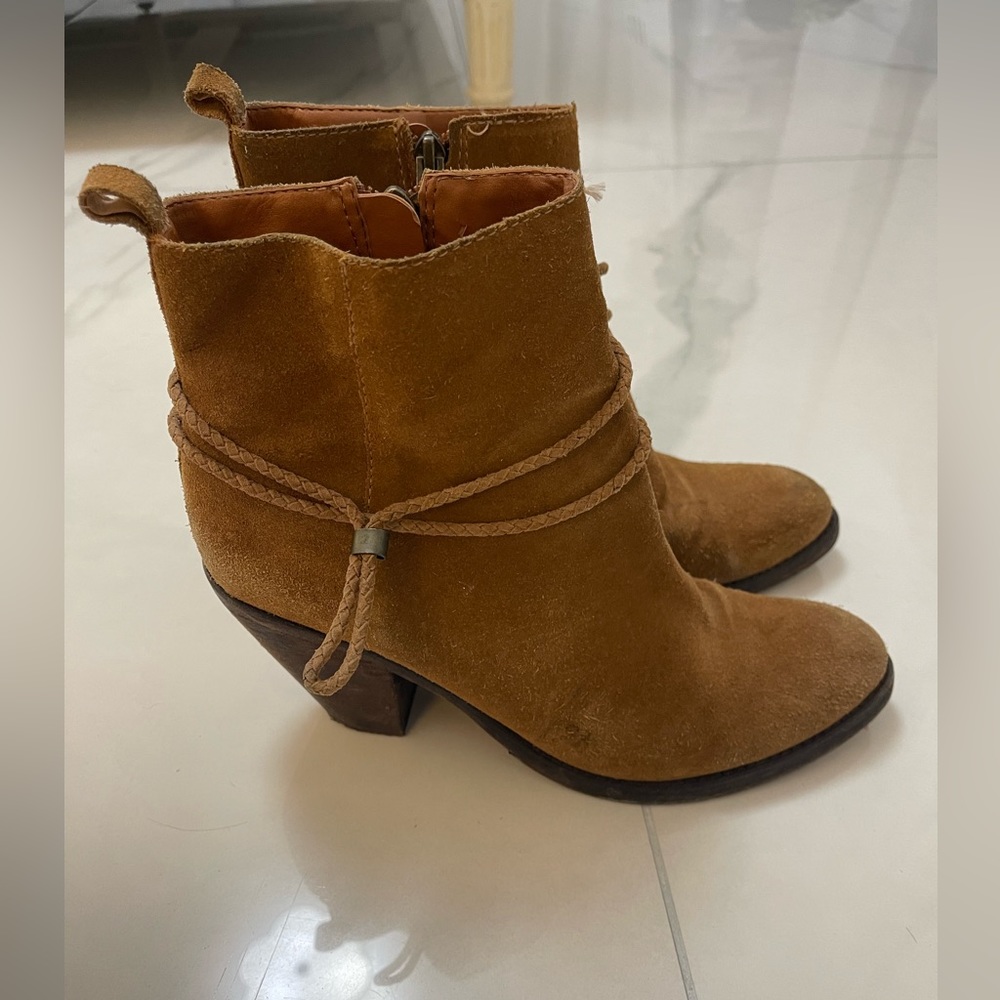 Suade brown boots